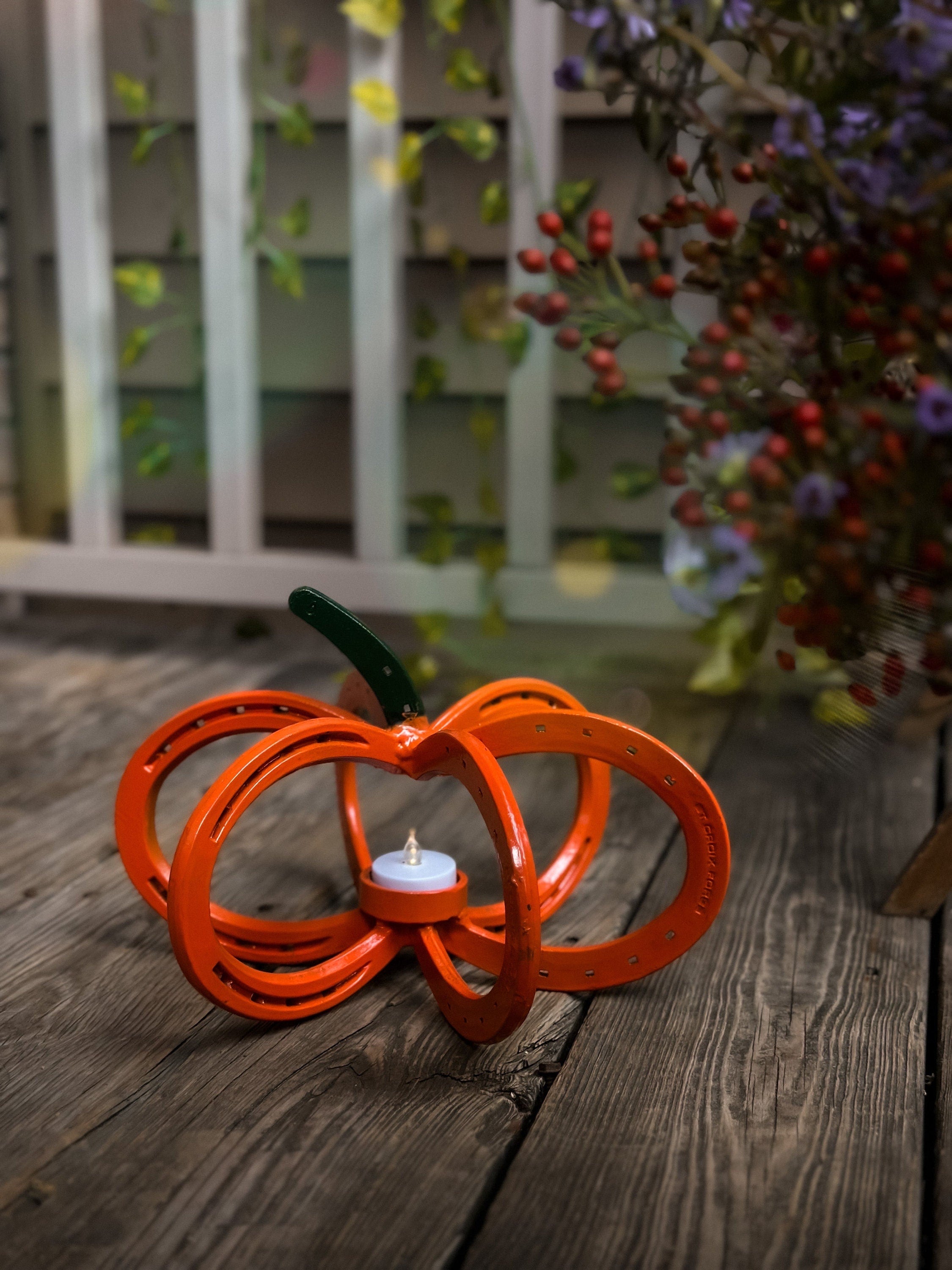 Welded Horseshoe Pumpkin 🎃 – Autumn Candle Decoration