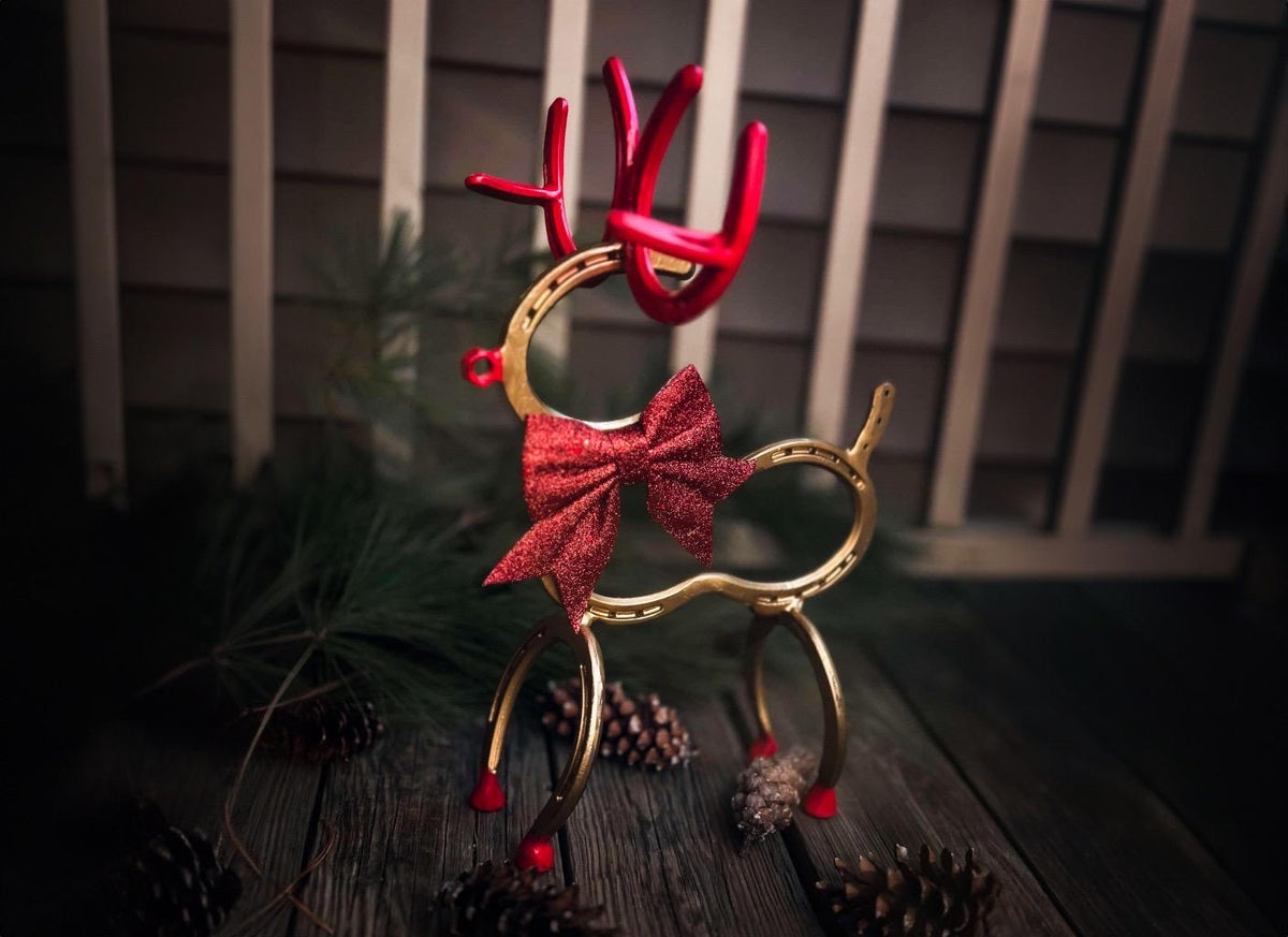 Modern Horseshoe Reindeer with bow 🎀 – Handmade Holiday Decor